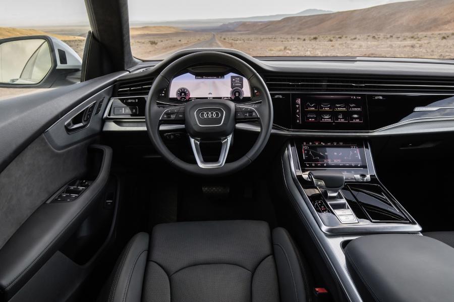 Торпедо Audi Q8 55 TFSI Quattro 2018 года  (WW) (фото 7 из 42)